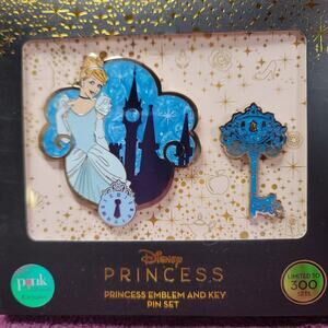 Pink Alamode Cinderella Emblem and Key pin set. Le 300